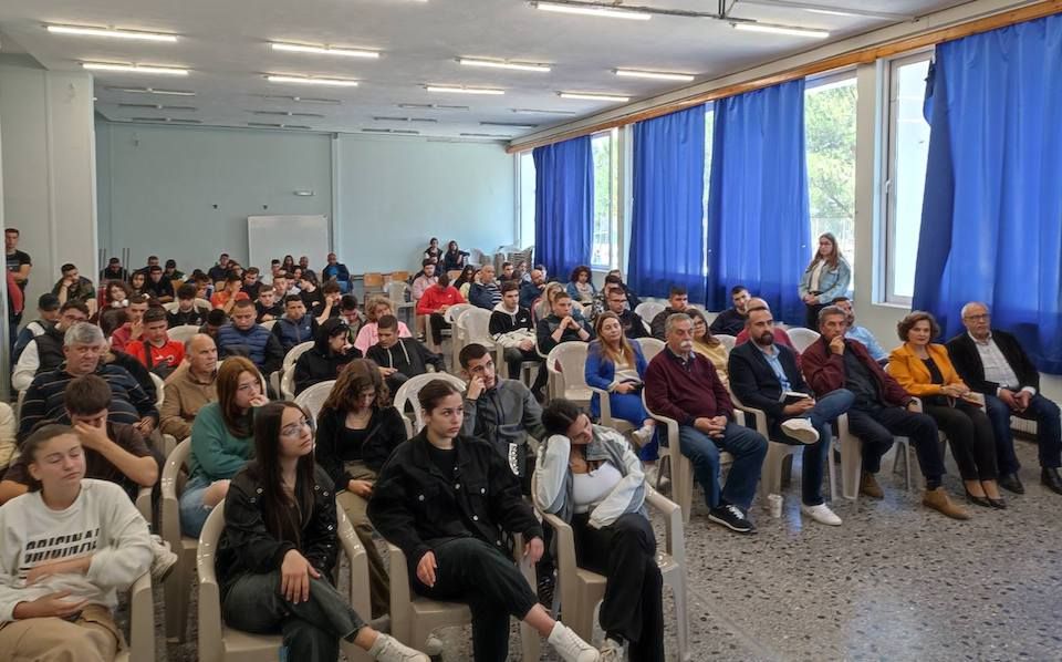 Ο ΕΟΣ ΣΑΜΟΥ ΠΑΡΟΥΣΙΑΣΕ ΤΟ ΝΕΟ ΤΟΥ ΠΡΟΣΩΠΟ ΣΤΟ ΕΠΑΛ ΚΑΡΛΟΒΑΣΟ