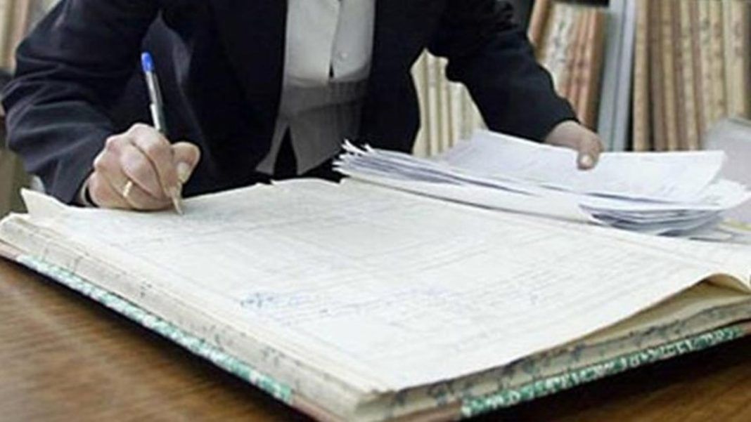 Συμβολαιογράφοι. Αποχή από συμβόλαια και πλειστηριασμούς