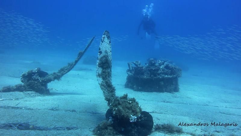Ικαρία: Μια κατάδυση για ένα βομβαρδιστικό και μια οικογένεια