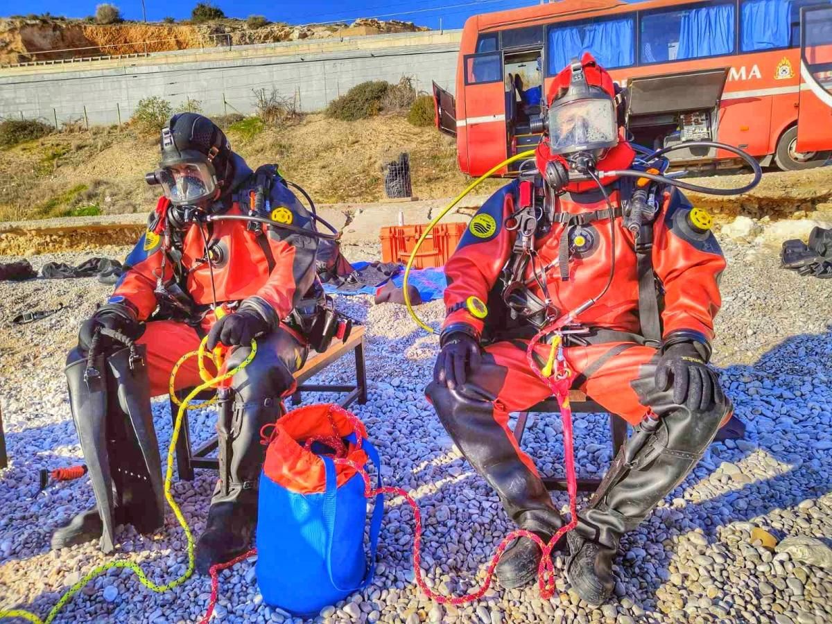 Eκπαίδευση των Ομάδων Υποβρυχίων Διασώσεων του Πυροσβεστικού Σώματος στις τεχνικές κατάδυσης δημόσιας ασφάλειας από τον "δικό μας" Αλ. Μαλαγάρη
