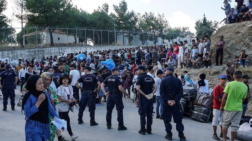 Απαγόρευση κυκλοφορίας για πρόσφυγες και μετανάστες στα hotspot
