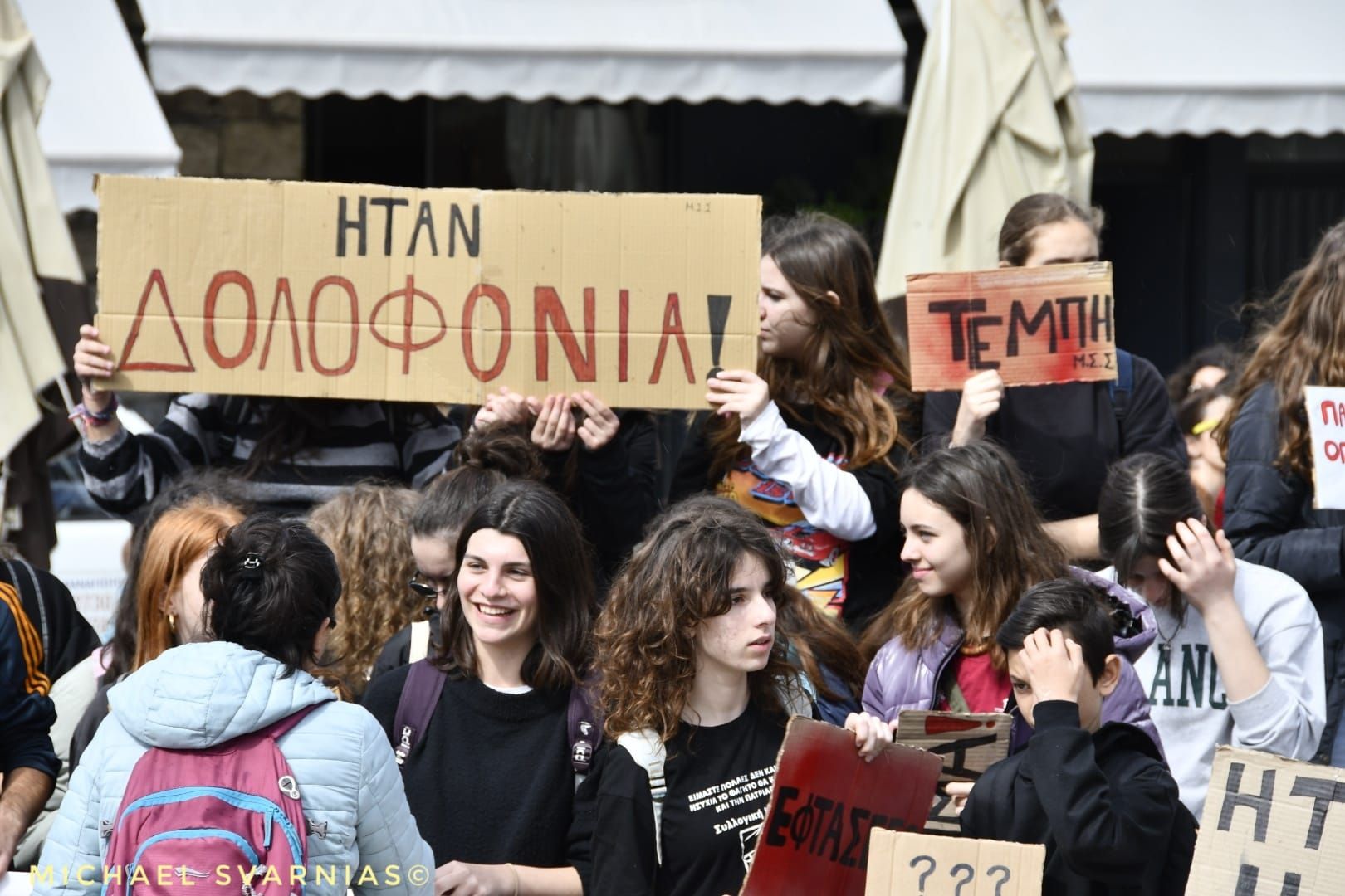 Σάμος: Ο κόσμος στους δρόμους, ζητά δικαιοσύνη για τους νεκρούς των Τεμπών VIDEO