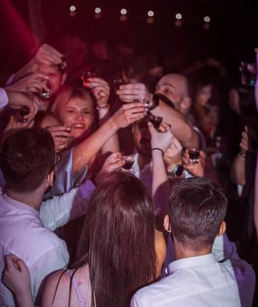 ΑΠΟΧΑΙΡΕΤΟΥΜΕ ΤΟ ΚΑΛΟΚΑΙΡΙ ΣΤΟ ΛΙΜΑΝΙ ΚΑΡΛΟΒΑΣΟΥ ΜΕ SAMOS COCKTAILS