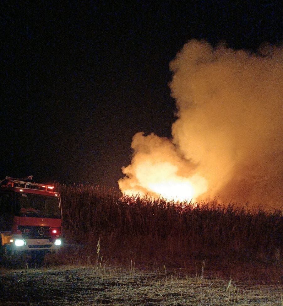 Τον συνέλλαβαν και κατηγορείται για πρόκληση δύο πυρκαγιών στις καλαμιές στο Ποτοκάκι
