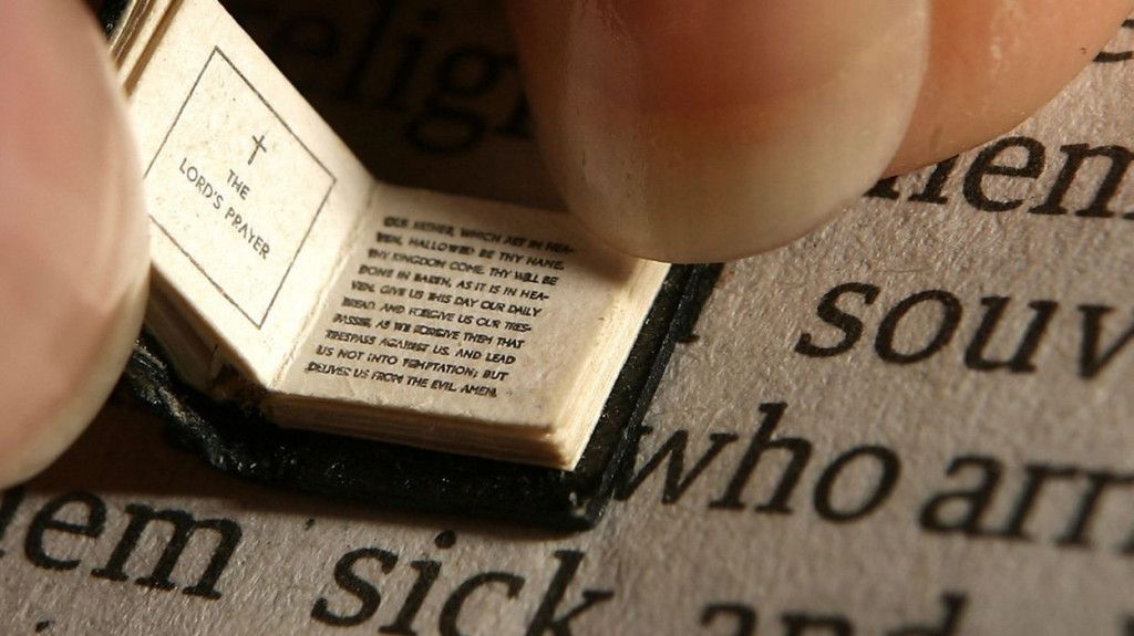 Ένα από τα μικρότερα βιβλία στον κόσμο πωλήθηκε 4.200 ευρώ