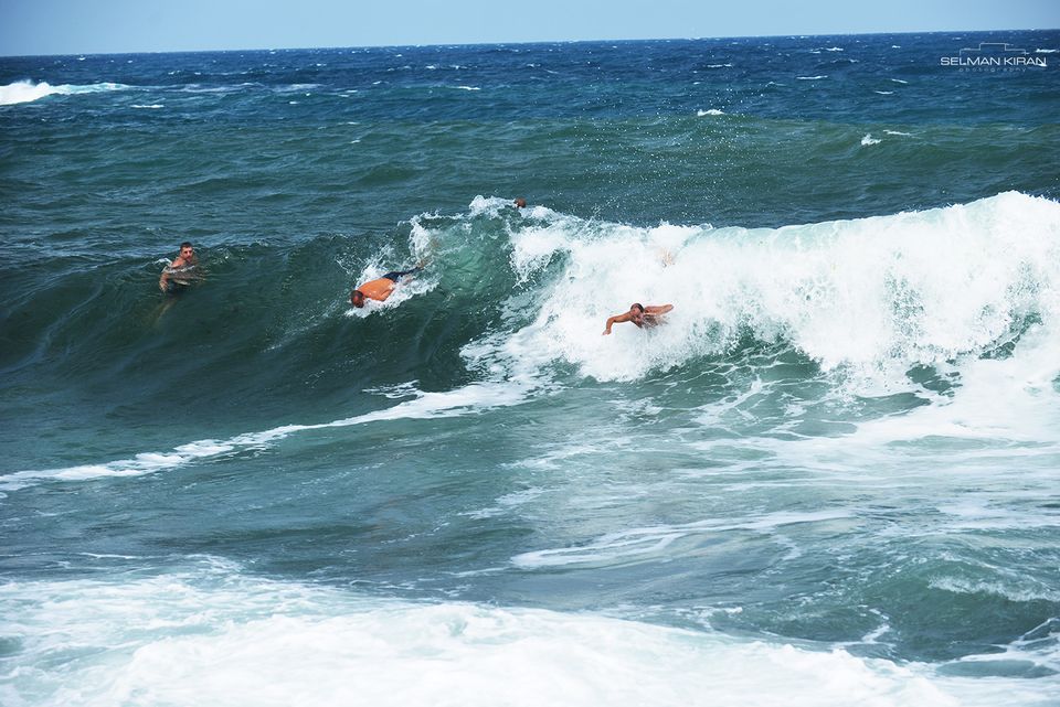 Σάμος: Μάχη με τα κύματα έδωσε για ώρες σέρφερ
