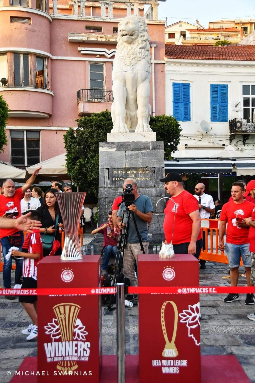 Σάμος: "Προσκύνημα" στα "ιερά" του Θρύλου