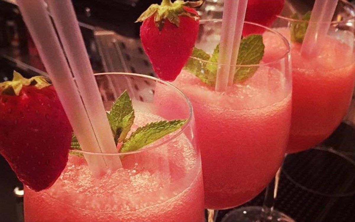 FROZE  COCKTAIL ME ΡΟΖΕ ΚΡΑΣΙ του ΕΟΣ ΣΑΜΟΥ