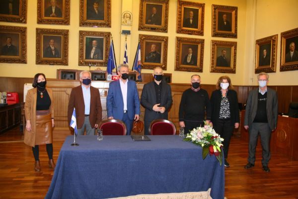 Αδελφοποίηση Δήμου Πειραιά και Δήμου Δυτικής Σάμου