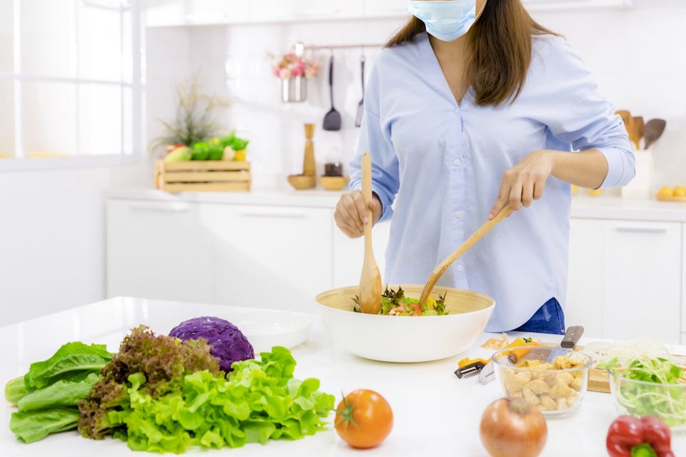 Η αξία της διατροφής στη μάχη κατά της COVID-19