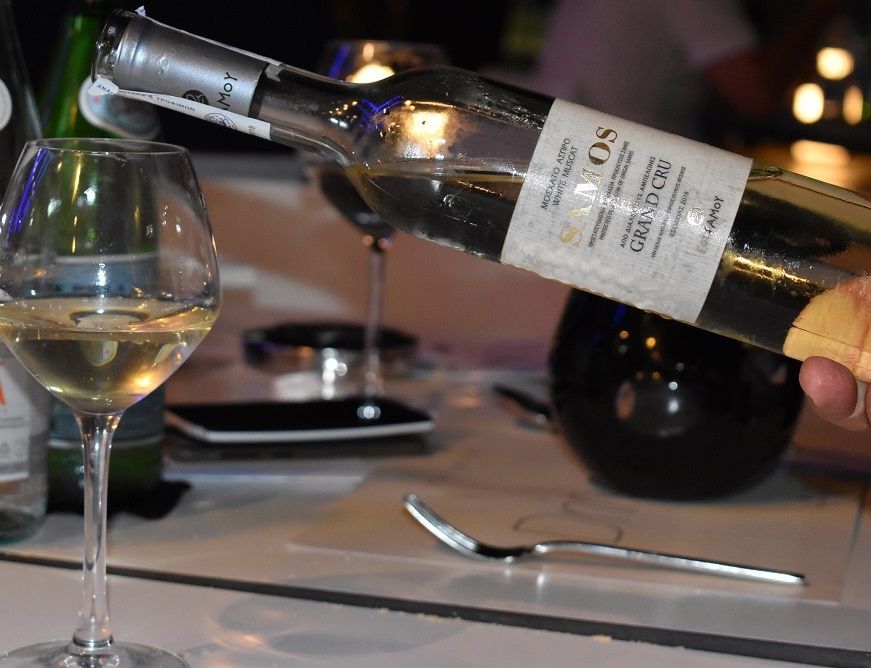 «Δείπνο στα λευκά» συνοδεία Samos Grand Cru