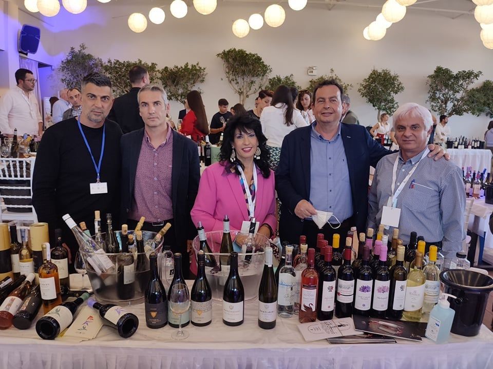 ΤΑ ΚΡΑΣΙΑ ΤΟΥ ΣΥΝΕΤΑΙΡΙΣΜΟΥ ΣΑΜΟΥ ΣΤΟ WINE 2 WINE FEST ΠΑΤΡΑΣ