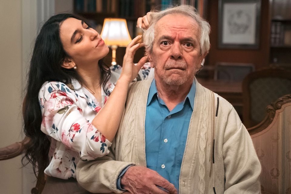 H θεατρική παράσταση «Χόρεψέ με πατέρα» της Κατερίνας Αντωνιάδου έρχεται στη Σάμο.