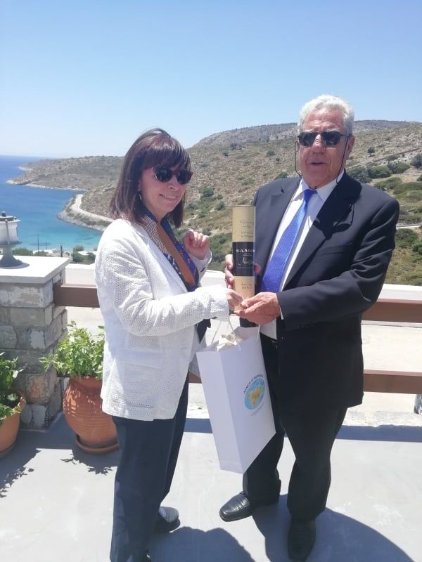 Το «κρασί των θεών» προσφέρθηκε στην πρόεδρο της Δημοκρατίας!