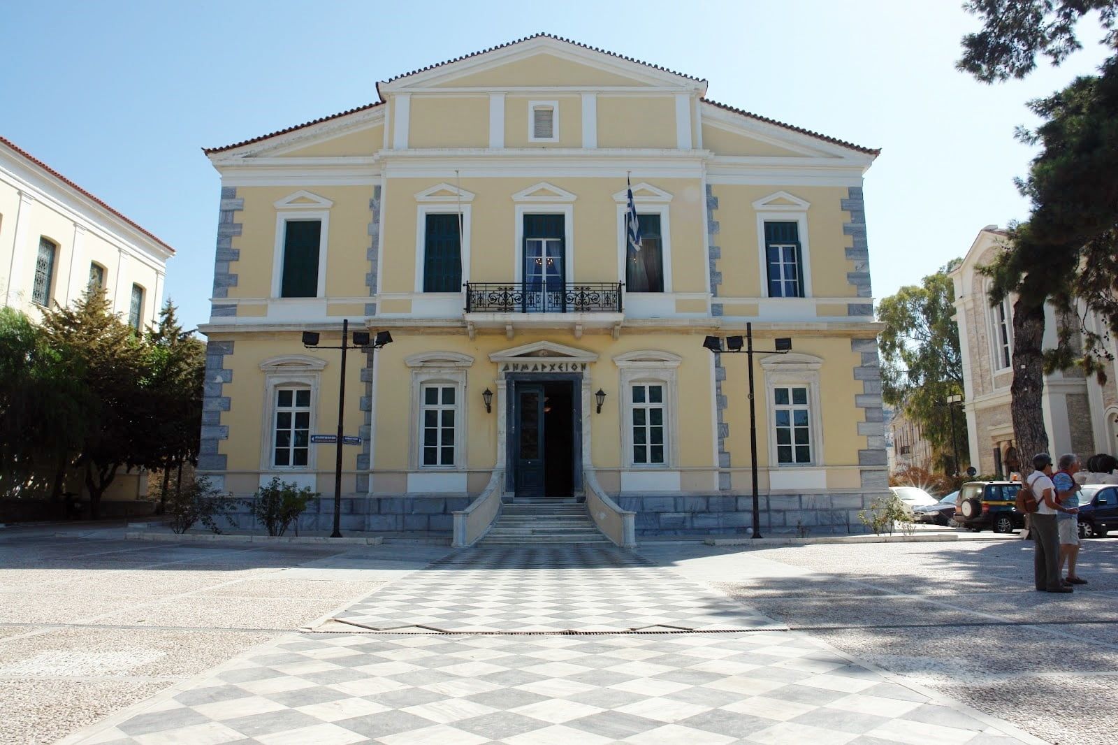 Παρακαλώ περιμένετε ... για την στέγαση των σχολείων στην Ανατολική Σάμο