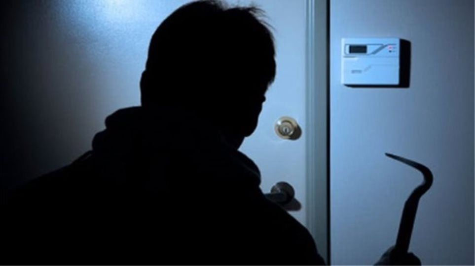 Μετανάστης άδειασε ολόκληρο σπίτι στην Σάμο
