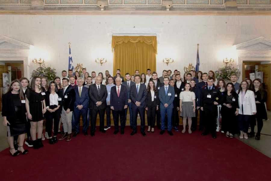 Βράβευση Σαμιώτη μαθητή παρουσία του Προέδρου της Δημοκρατίας