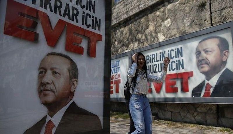 Τουρκικό δημοψήφισμα: Δημοσκοπικό θρίλερ λίγα 24ωρα πριν τις κάλπες