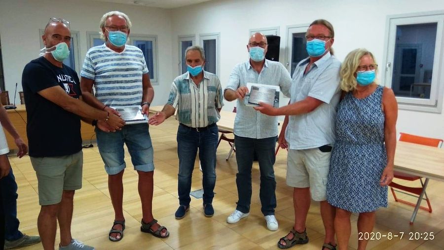 Βράβευση σε εθελοντές