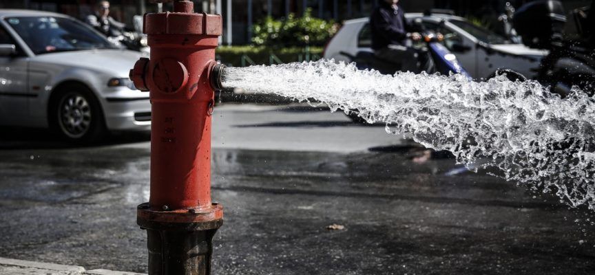 Απαγορεύεται στους πολίτες να πλησιάζουν τους πυροσβεστικούς κρουνούς