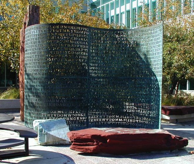 Kryptos: Το μυστηριώδες γλυπτό που στοιχειώνει τη CIA