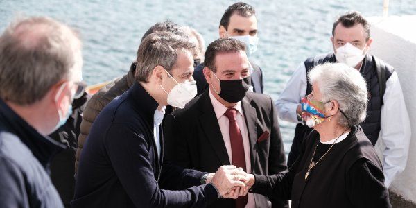 Μερίδα πολιτών αποδοκίμασε τον Πρωθυπουργό στην Ικαρία. VIDEO