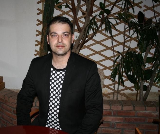 Γιώργος Λιάπης« Η μουσική ελευθερώνει την ψυχή»