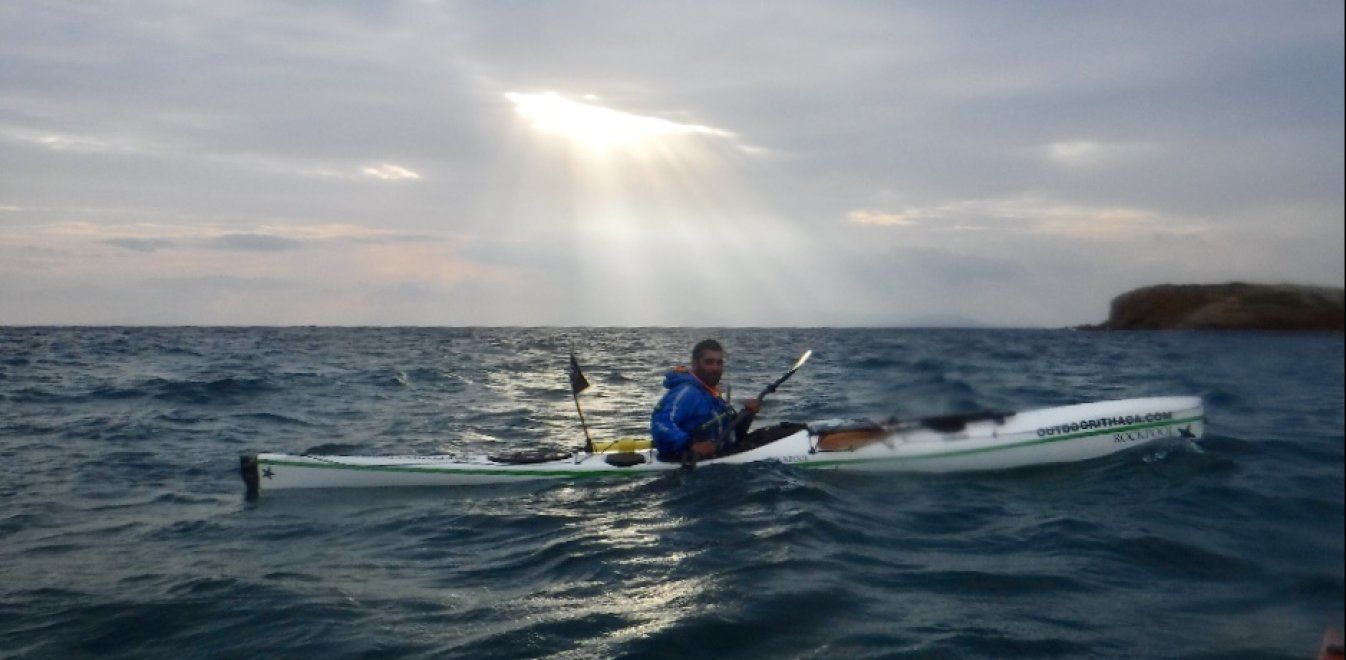 Σάμος - Ιθάκη με καγιάκ: Κωπηλάτησε 500 μίλια για το νοσοκομείο Αργοστολίου