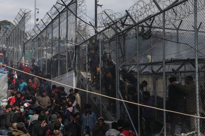 Μόρια: Μεγάλη φωτιά μέσα στο ΚΥΤ - Νεκρό ένα 6χρονο κοριτσάκι