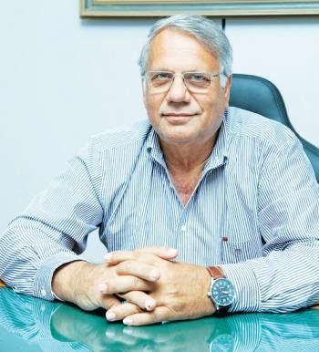 Ο Δήμαρχος Δυτ. Σάμου κ. Θ. Παπαθεοφάνους για την βράβευση του κ. Γιαννακόπουλου και την ενισχυτική διδασκαλία