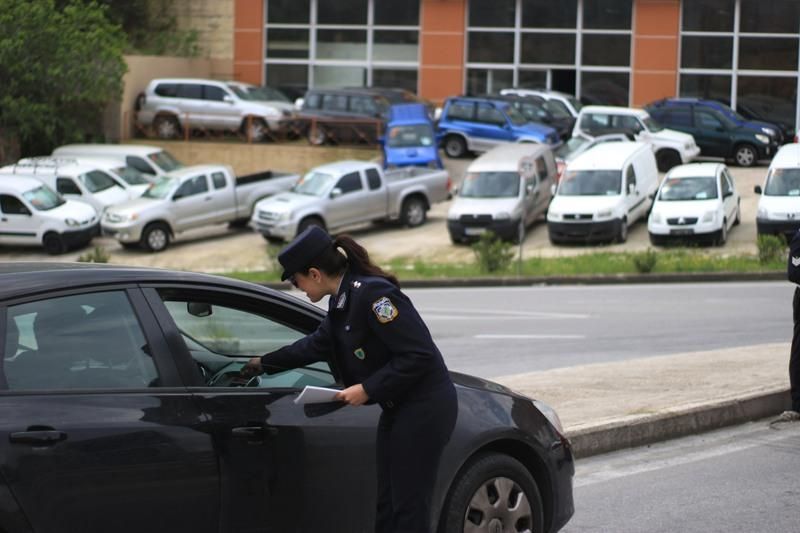 Ευχές και συμβουλές προς τους οδηγούς από την Τροχαία Αστυνομικής Διεύθυνσης Β.Αιγαίου