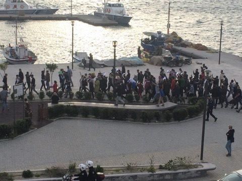 Πορεία διαμαρτυρίας κατά του Ερντογάν από πρόσφυγες - μετανάστες στη Σάμο