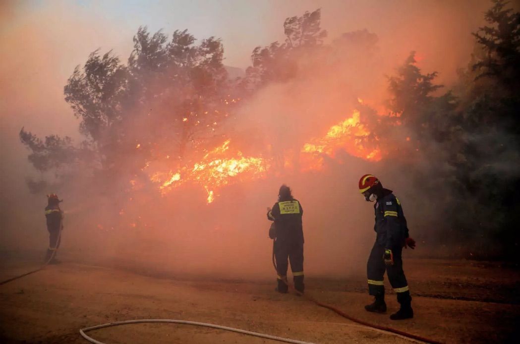 Πυροσβέστες: Ζητούν να αναγνωριστεί το επάγγελμα τους ως επικίνδυνο και ανθυγιεινό