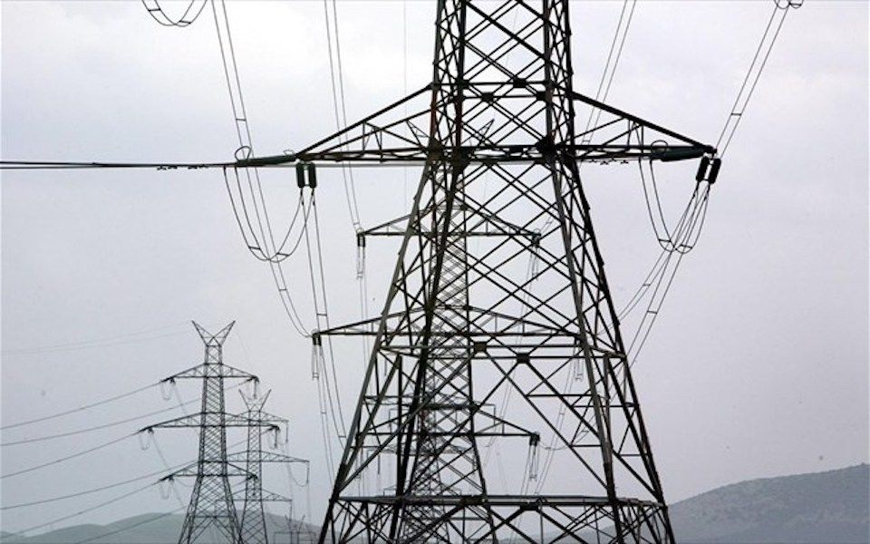 Ανατιμήσεις: Μεγάλο «ψαλίδι» στην κατανάλωση ρεύματος και βενζίνης