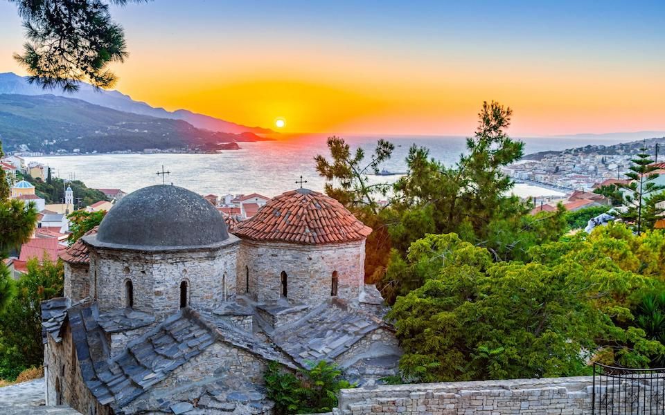 Η Daily Telegraph «ψηφίζει» Ελλάδα για διακοπές το 2023 και μεταξύ άλλων ξεχωρίζει την Σάμο