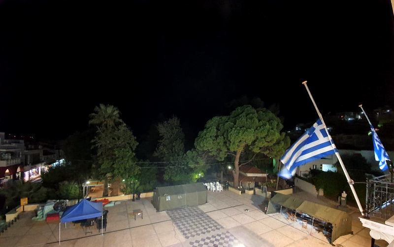 Απομάκρυνση πολιτών απο περιοχές στο Άνω Βαθύ και Σάμο