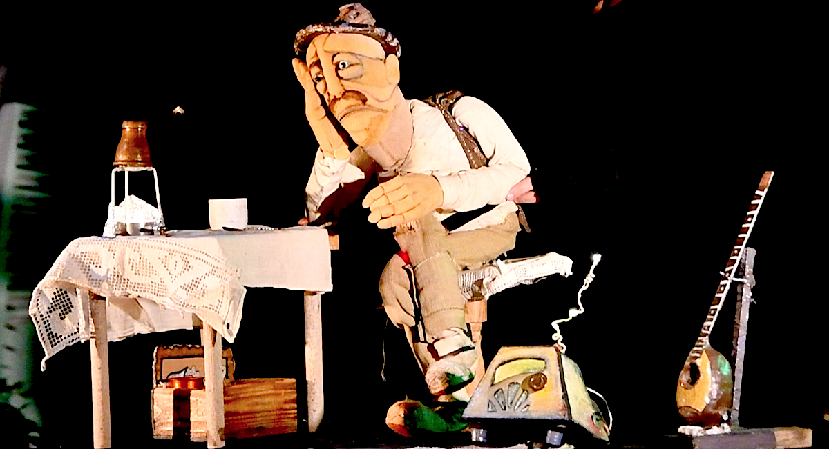 Φεστιβάλ Γυαλού και ένα... ρεμπέτικο Κουκλοθέατρο. VIDEO