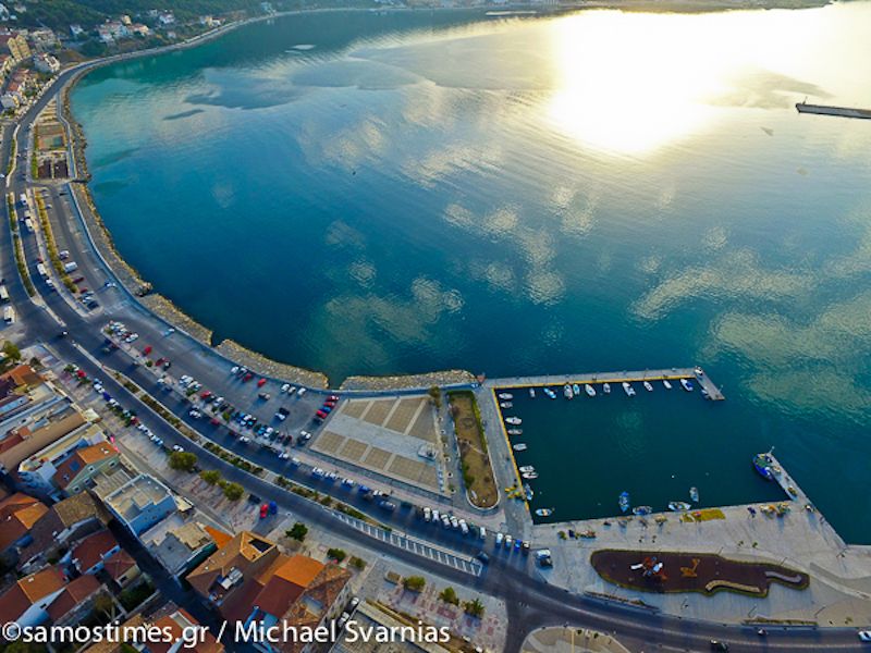 Σάμος: Πεσμένη στο δρόμο στη μέση της πόλης για 50 λεπτά