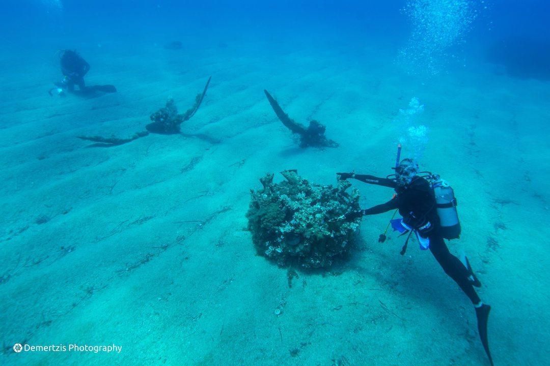 Ικαρία: Μια κατάδυση για ένα βομβαρδιστικό και μια οικογένεια
