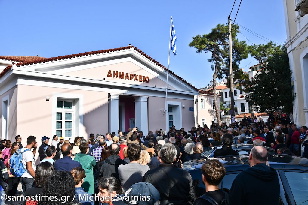''Κάτω τα χέρια από το Κέντρο Υγείας Καρλοβάσου''