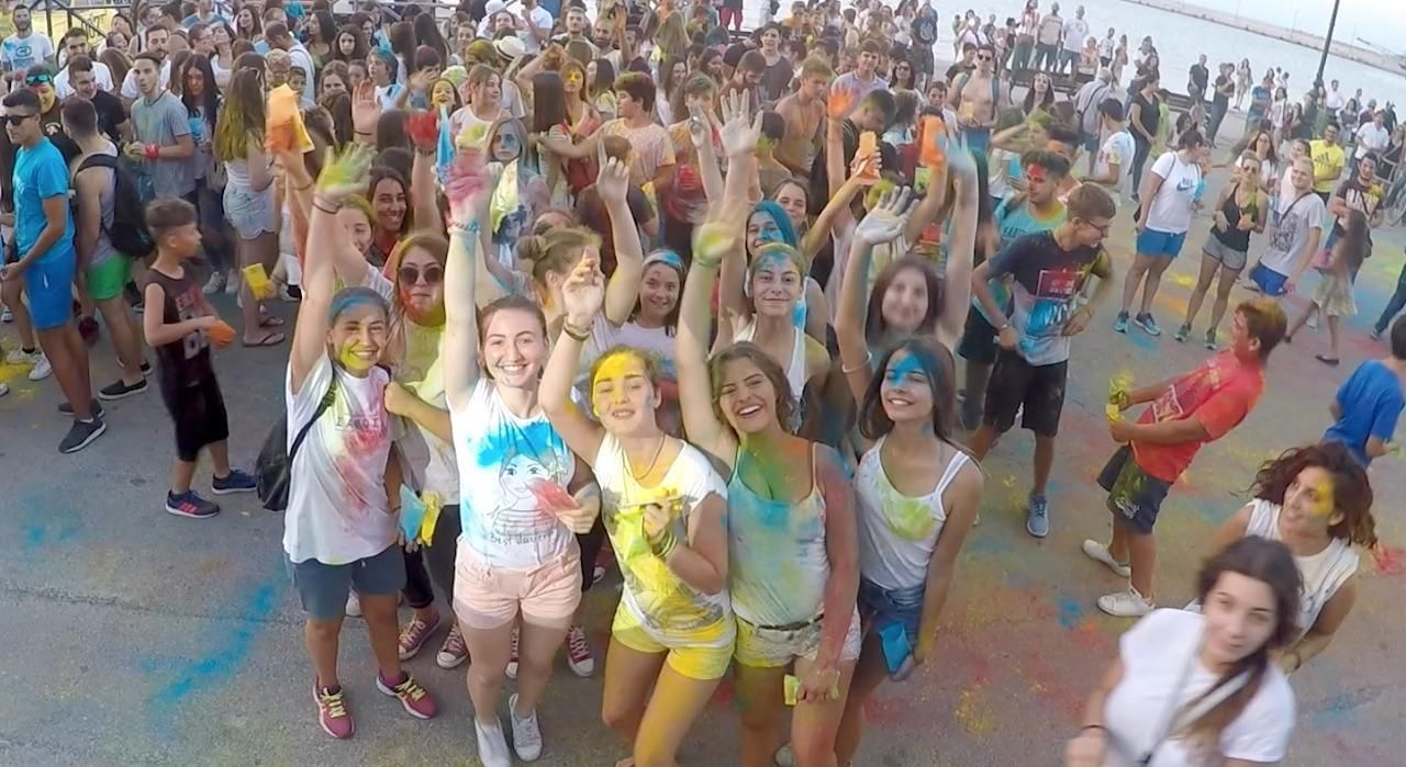 Χρωματοπόλεμος στο Καρλόβασι ! Σε είδαμε εκεί...Video