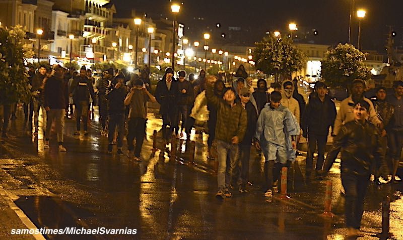 Σάμος: Η πρώτη βροχή έφερε διαμαρτυρία μεταναστών/προσφύγων