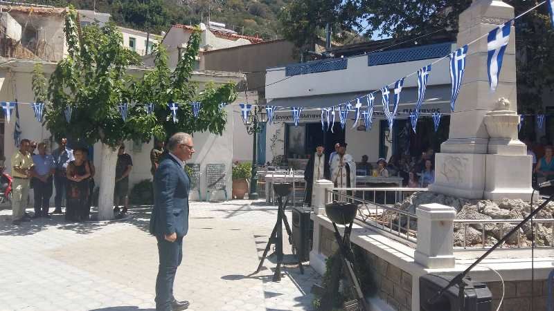 O Βουλευτής νομού Σάμου στους Φούρνους.